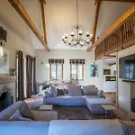 Villa 7 Bedroom Secluded Close To Prague *