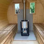 7 Bedroom Secluded Close To Prague *