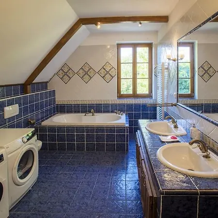 7 Bedroom Secluded Close To Prague Villa Říčany