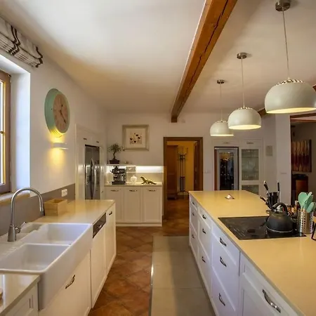 Villa 7 Bedroom Secluded Close To Prague Říčany