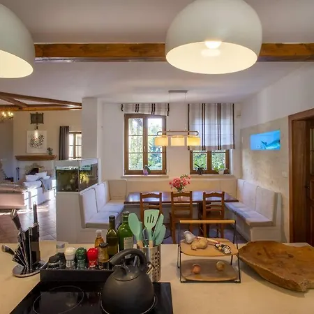 7 Bedroom Secluded Close To Prague * Říčany