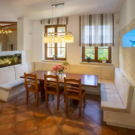 וילה 7 Bedroom Secluded Close To Prague Říčany