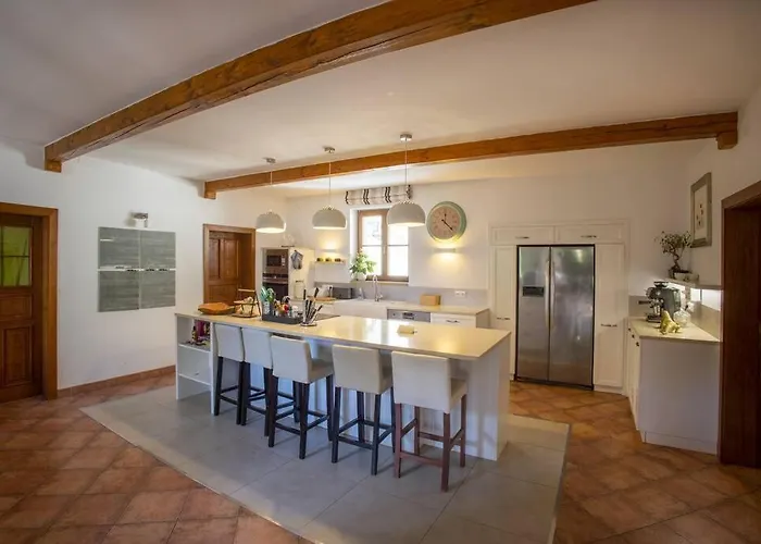 Villa 7 Bedroom Secluded Close To Prague Říčany