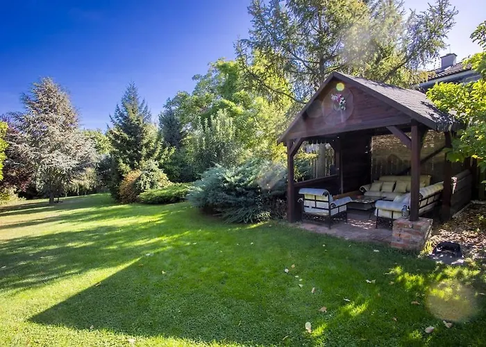 7 Bedroom Secluded Close To Prague *