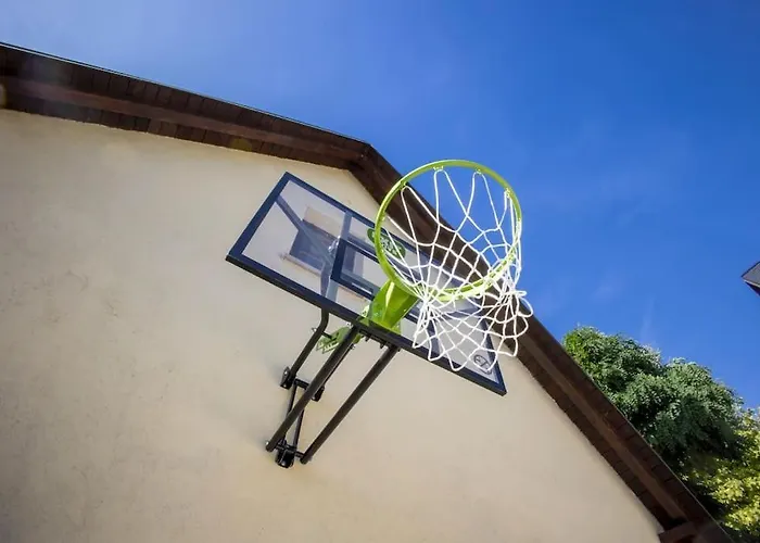 فيلة 7 Bedroom Secluded Close To Prague *