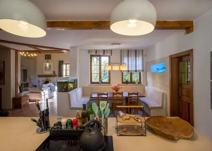 7 Bedroom Secluded Close To Prague * Říčany