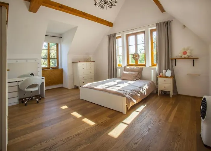 7 Bedroom Secluded Close To Prague فيلة *