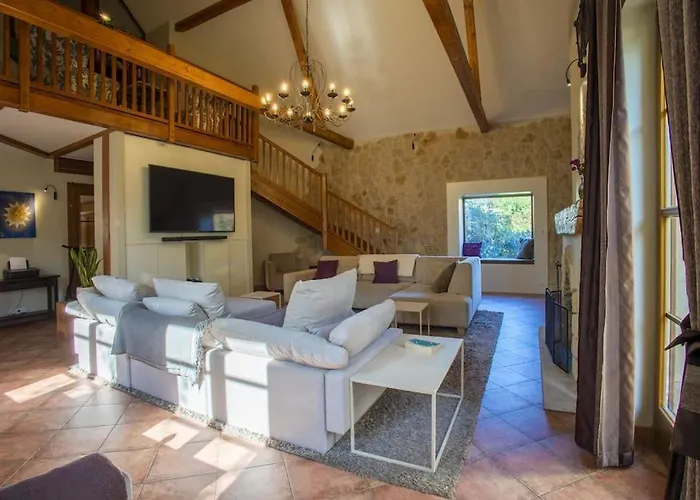 فيلة 7 Bedroom Secluded Close To Prague