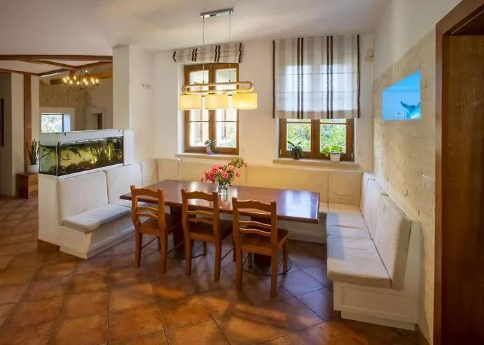 Villa 7 Bedroom Secluded Close To Prague Říčany