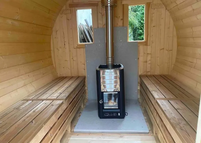 7 Bedroom Secluded Close To Prague *